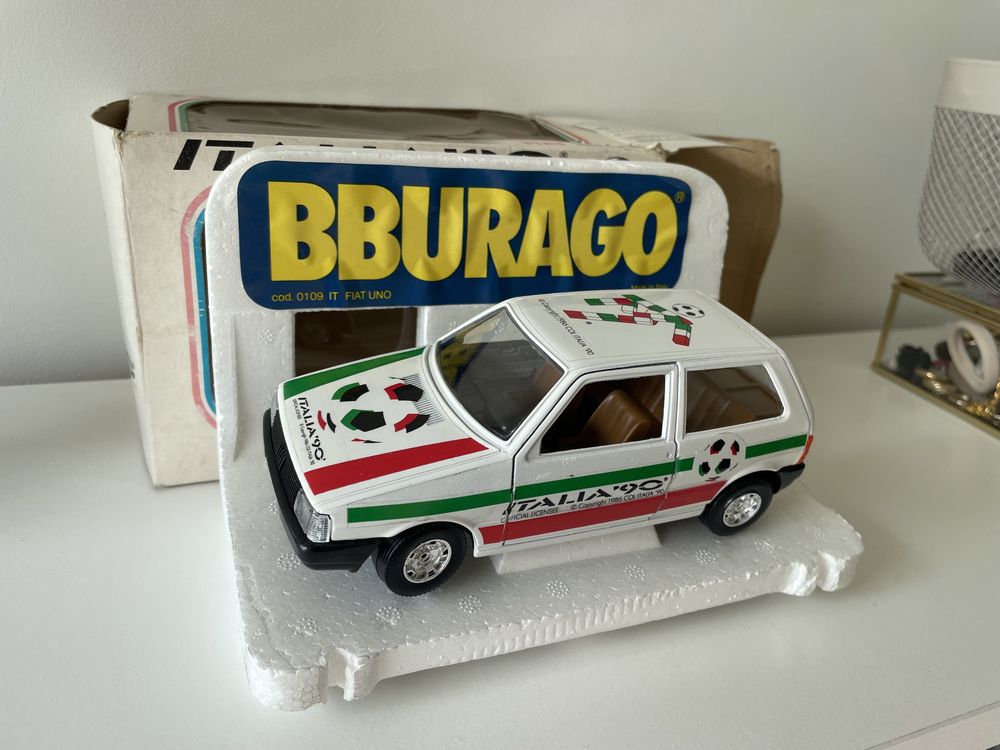 96. Model Fiat Uno 1:24 BBurago Burago