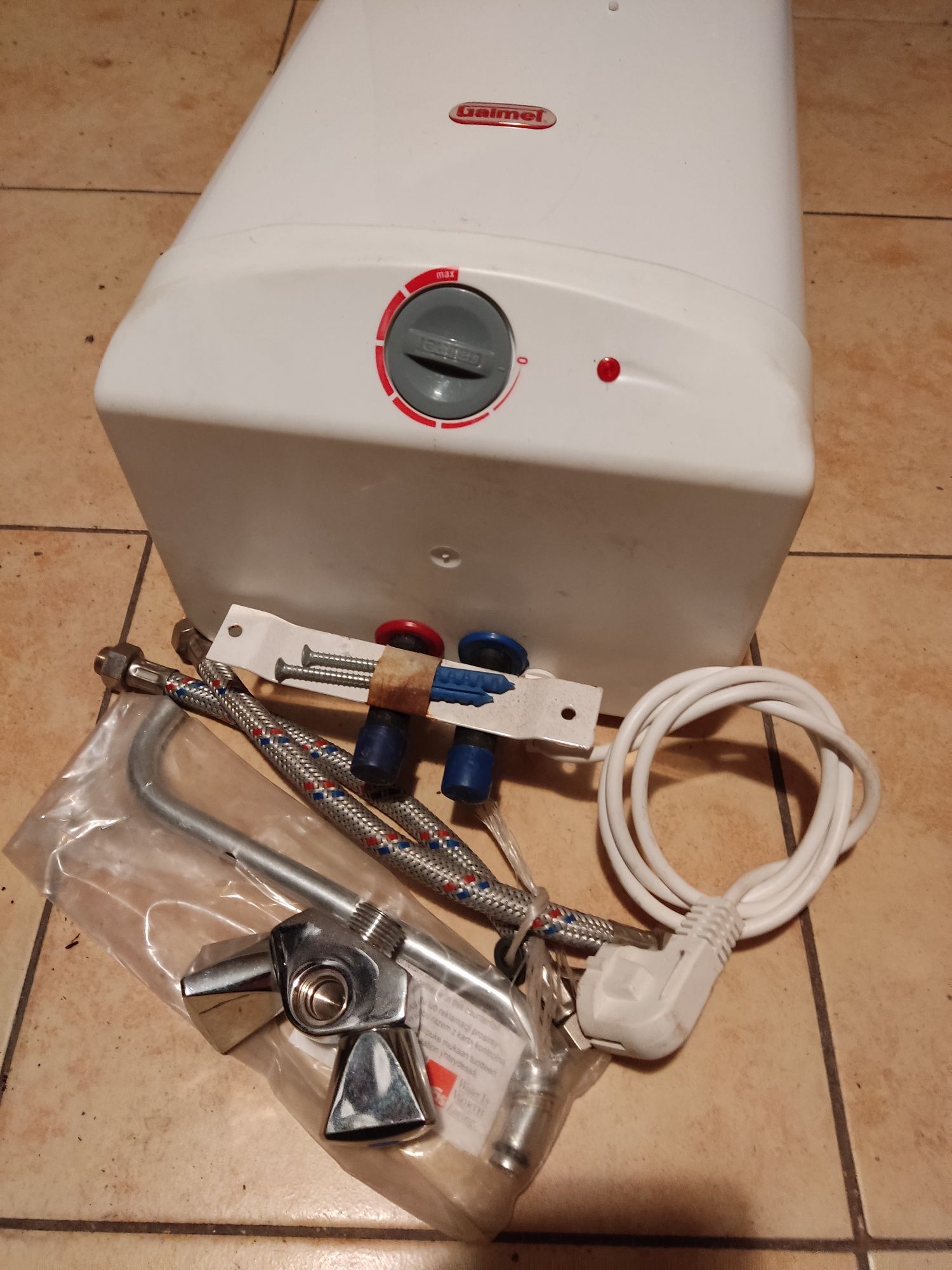 Podgrzewacz elektryczny nadumywalkowy