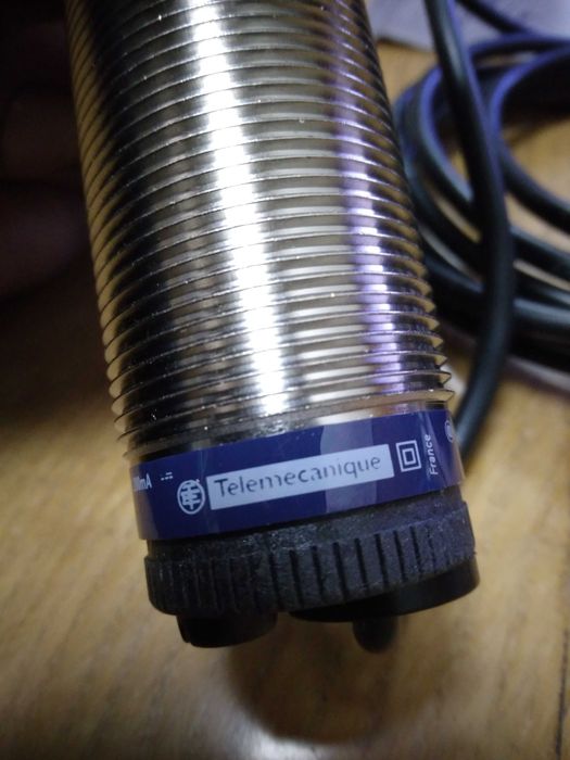 Індуктивний датчик Telemecanique ХSAV11373