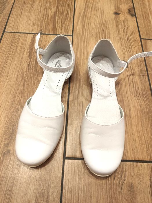 Buty pantofle skorzane kominia św r. 36 wkl. 23.5