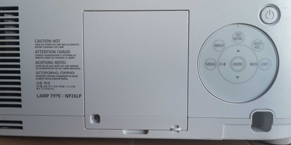 Projetor profissional Full HD nativo (compatível com 3D) NEC PA622UG