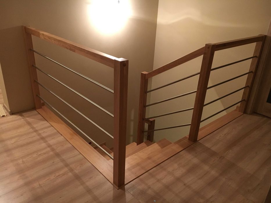 Schody dębowe z balustradą