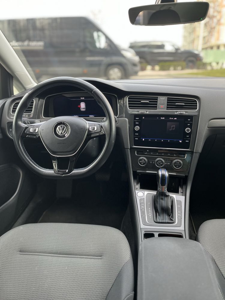 Продам Volkswagen E-golf 2019 52 000km