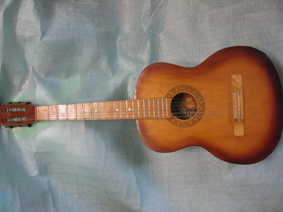 Гитара аккустическая