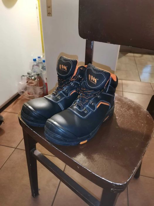 Buty robocze ze wzmocnionymi noskami rozmiar 41