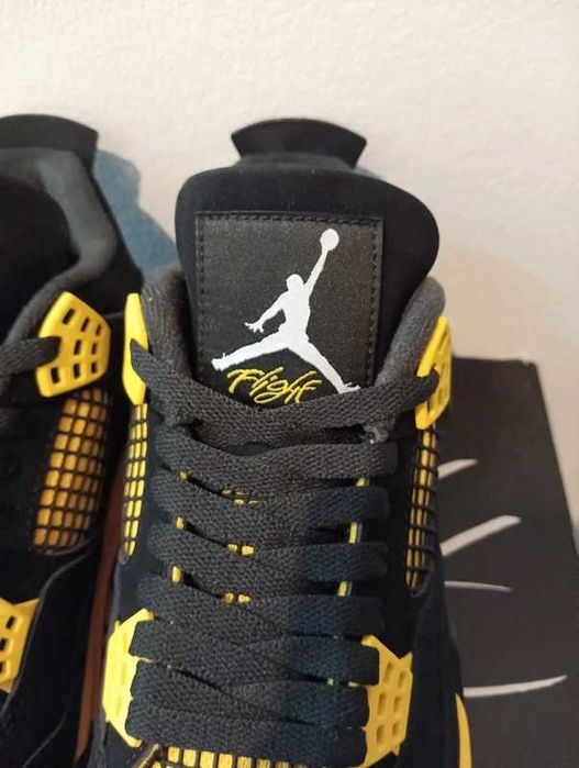 Jordan_4_Retro_Thunder_R.45