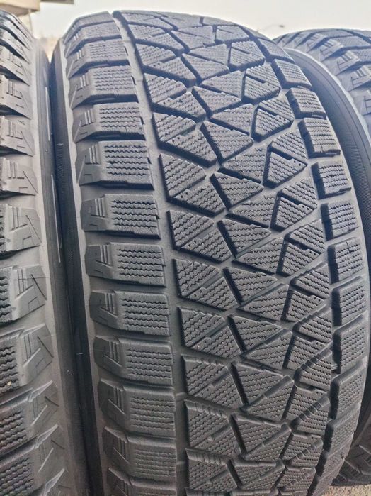 R20 275 55 шини зимові 24р Bridgestone Blizzak DM-V2