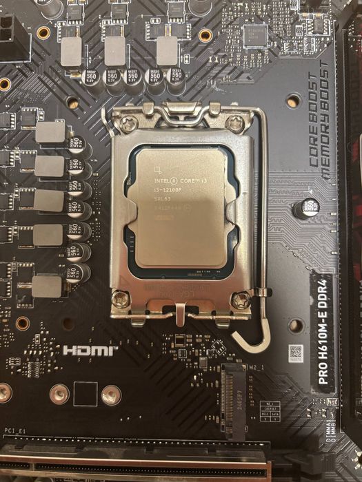 Материнська плата ,процесор ,оперативна память