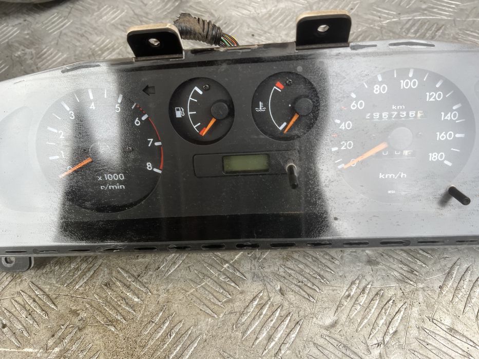 Приборная панель 2.4 бенз Ниссан террано 2 nissan terrano год 03