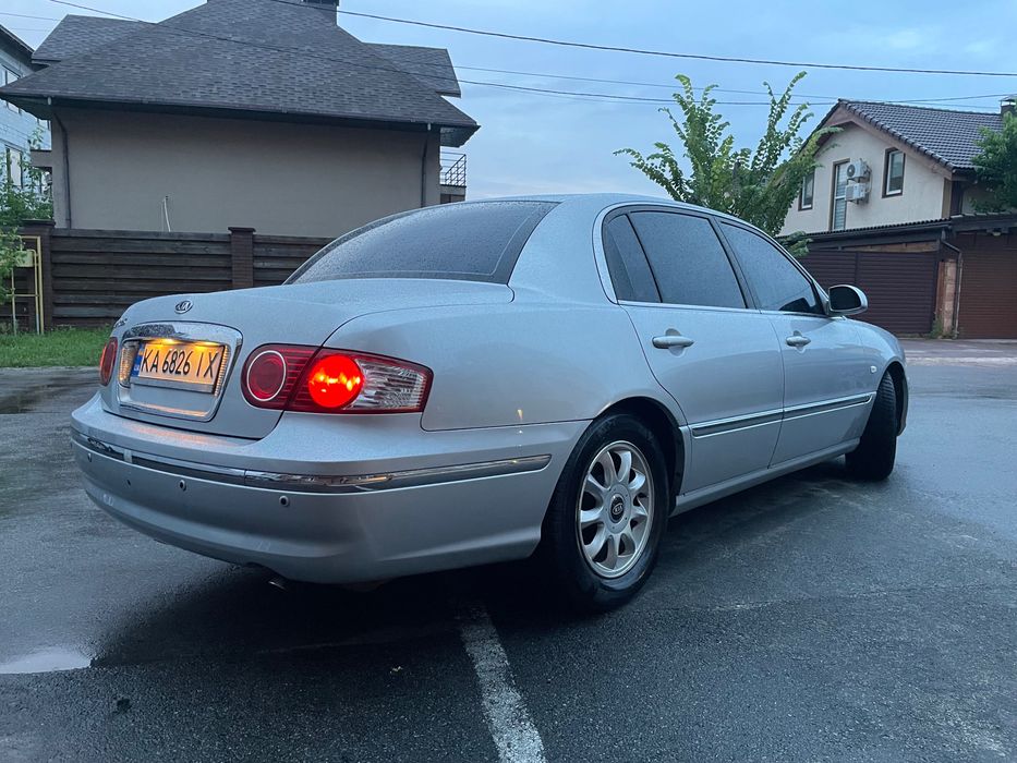 КІА Опірус 3.5 л. 2006 року.