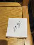 Zupełnie nowe słuchawki_Apple_AirPods_4_generacji w świetnej cenie
