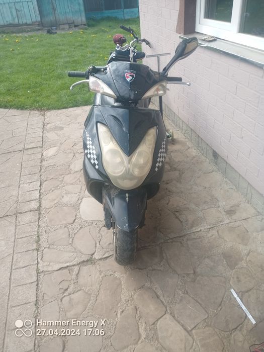 Скутер Спарк 150