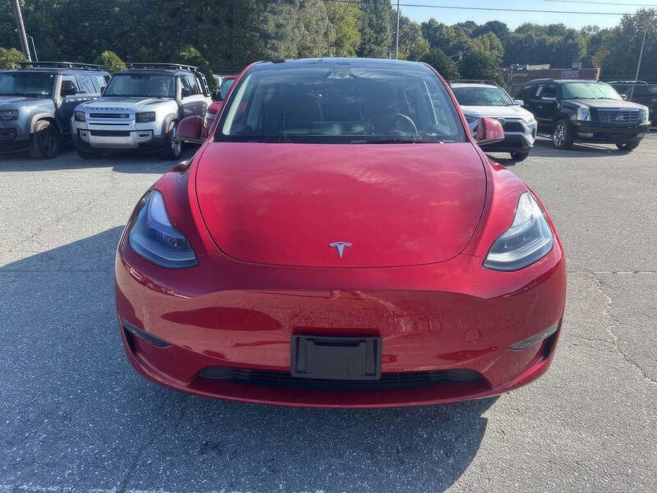 Tesla Model Y      2023