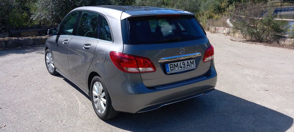Mercedes B180 d style ipecável  em estado novo.