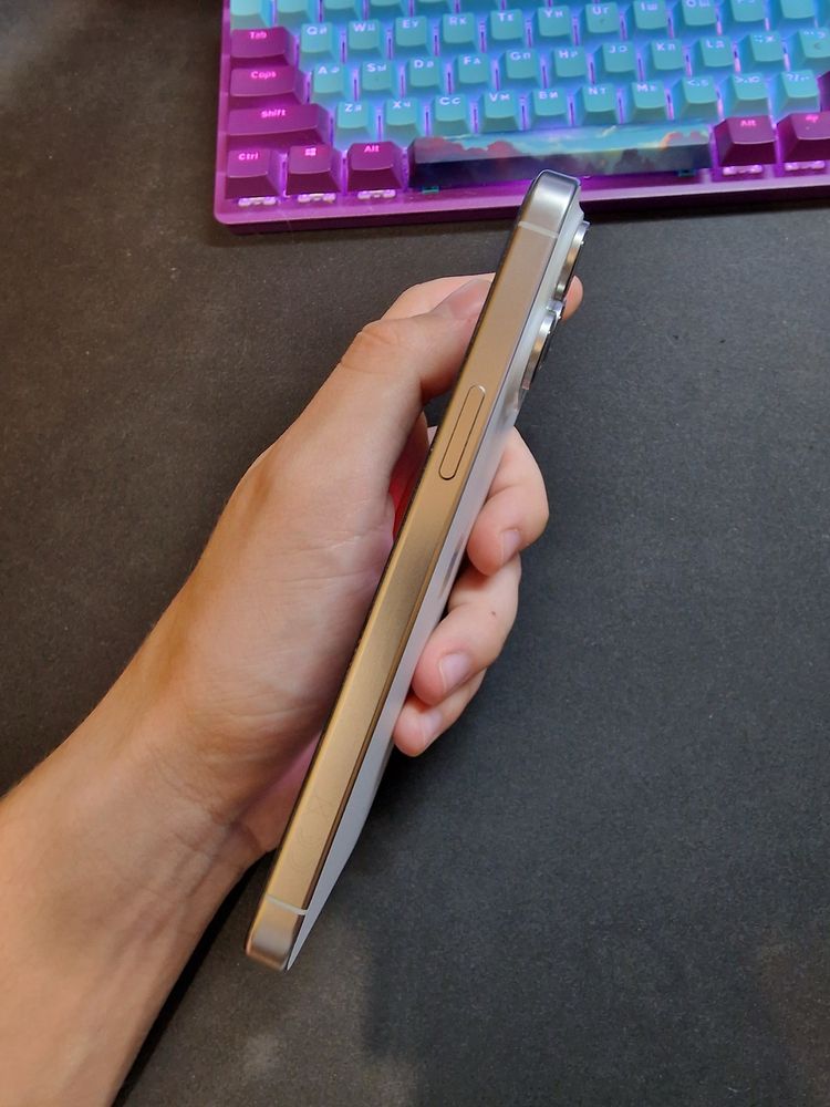 Продам iPhone 15 Pro Max 256 ГБ (со слотом для SIM-карты)