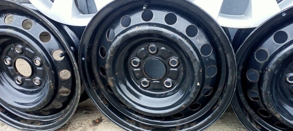 Диски , ковпаки , тойота R15 .