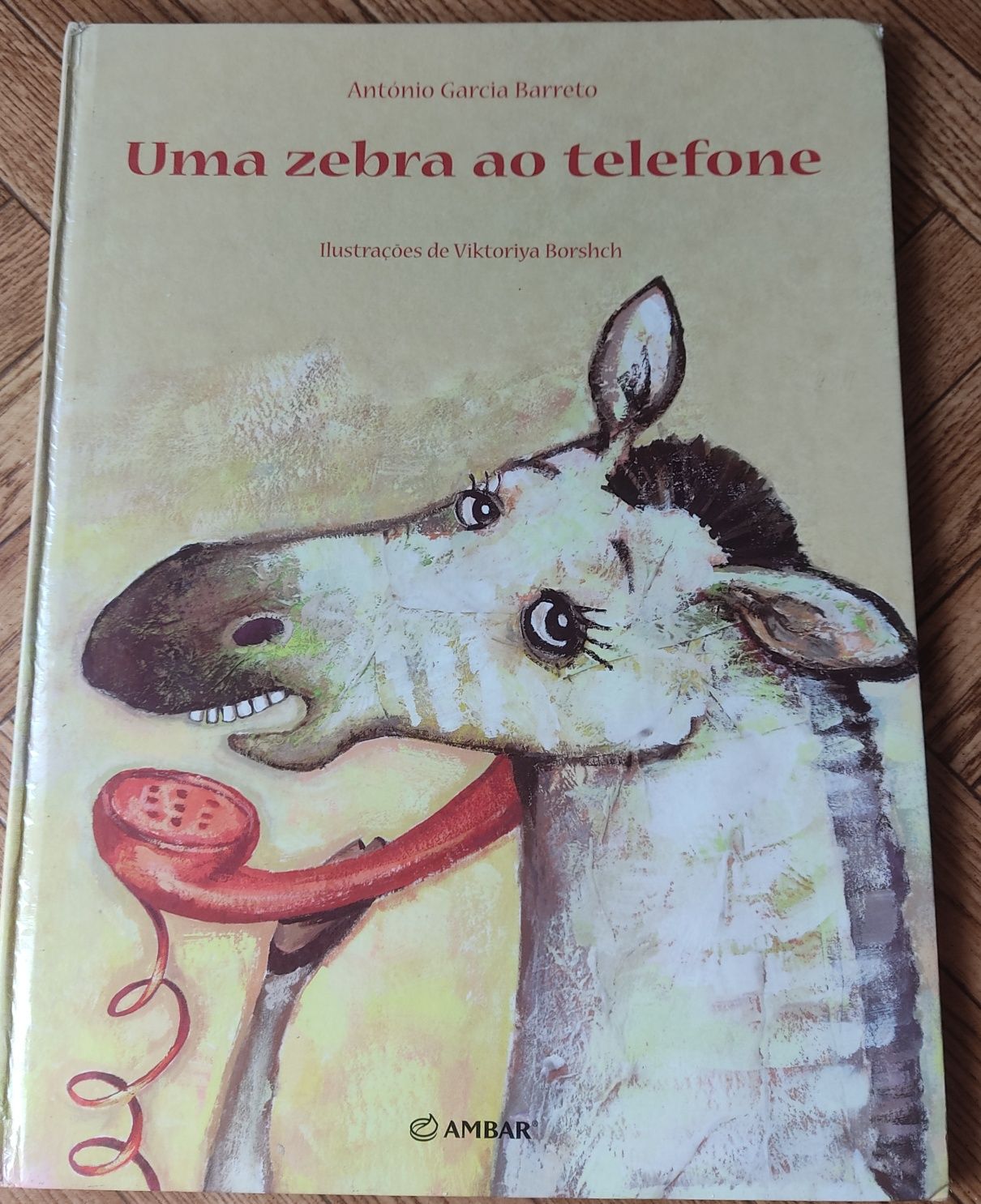Livro " Uma zebra ao telefone" de António Garcia Barreto