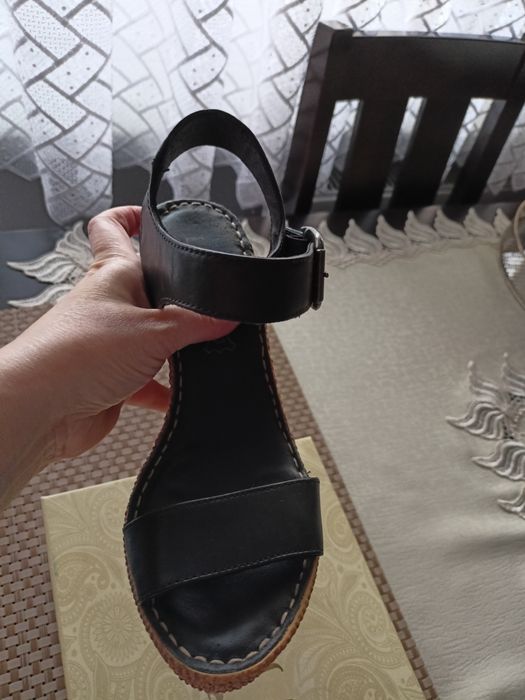 Sandałki Lasocki damskie na koturnie skóra rozmiar 35