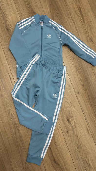Костюм фірми adidas