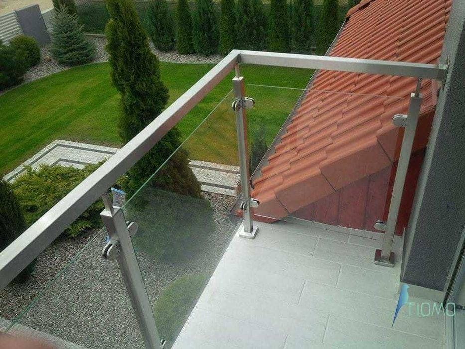 Balustrada zewnętrzna balkonowa szklana słupki kwadrat