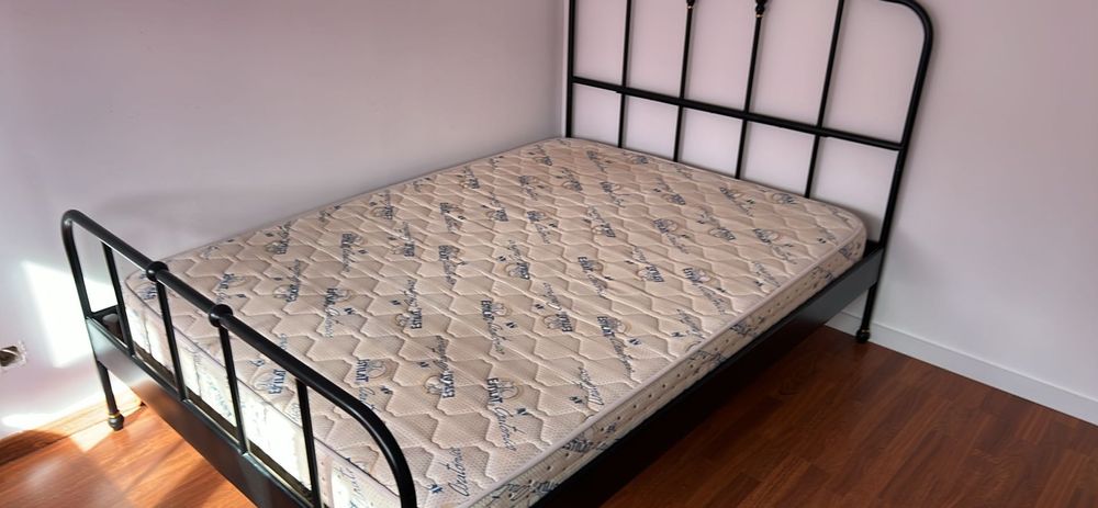 Arrenda-se Quarto em sobreda na rua do Bocage n #