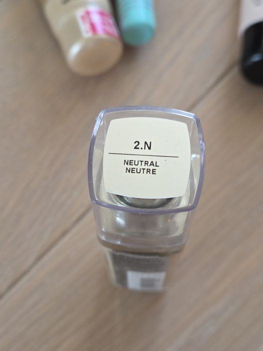 Zestaw podkładów, kosmetyki używane