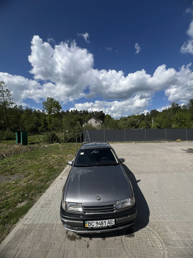 Opel vectra b 1.8 бензин