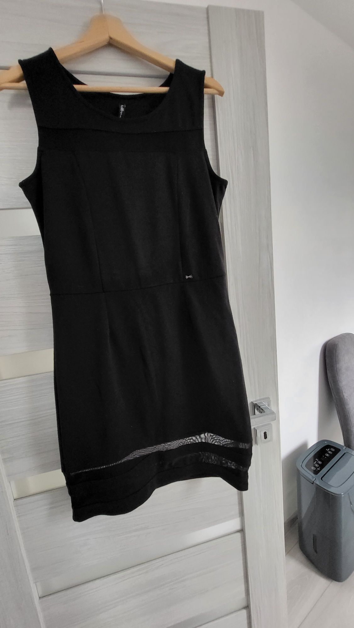 sukienka chillin czarna L