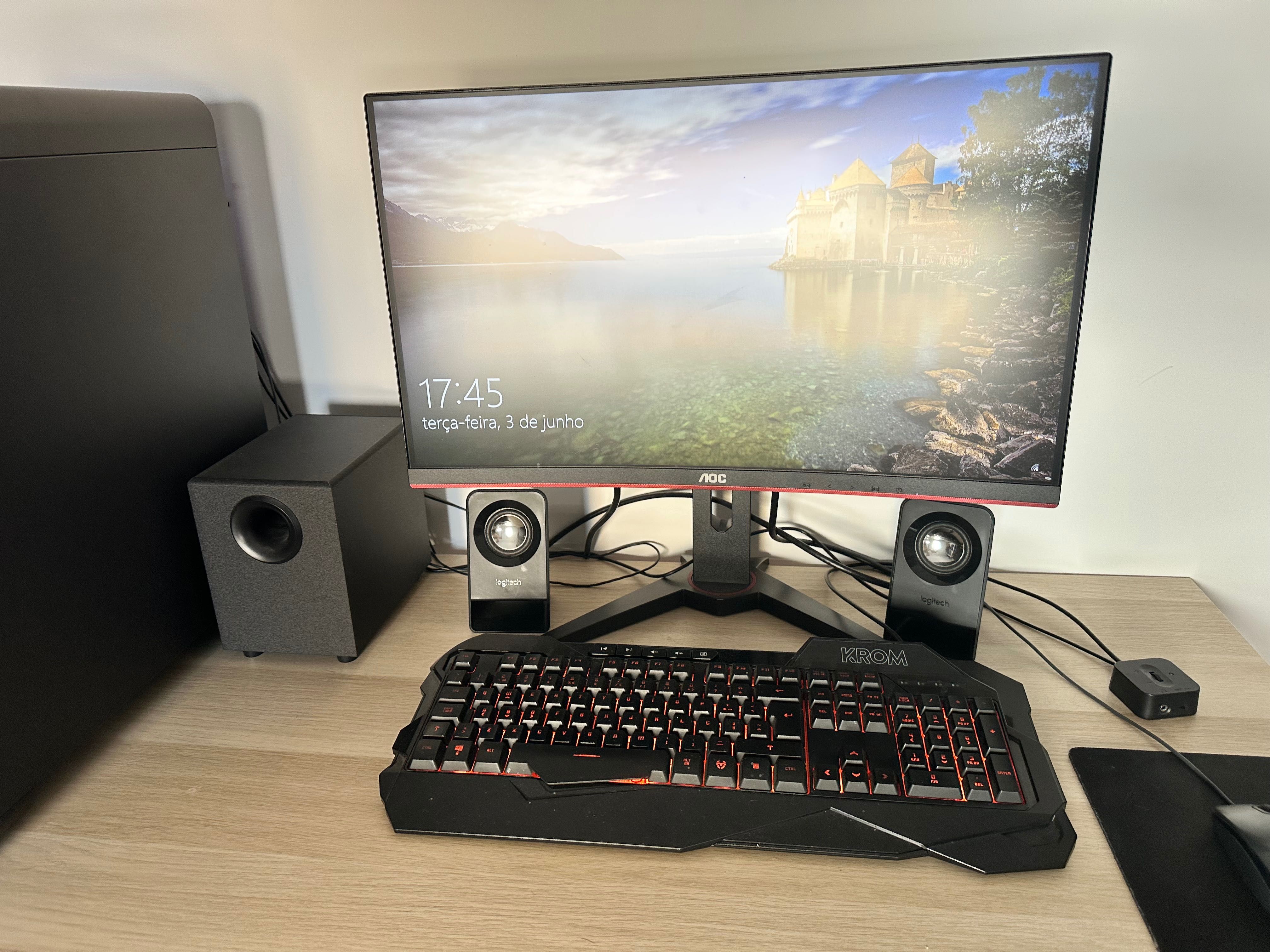 PC Torre+ecrã+teclado