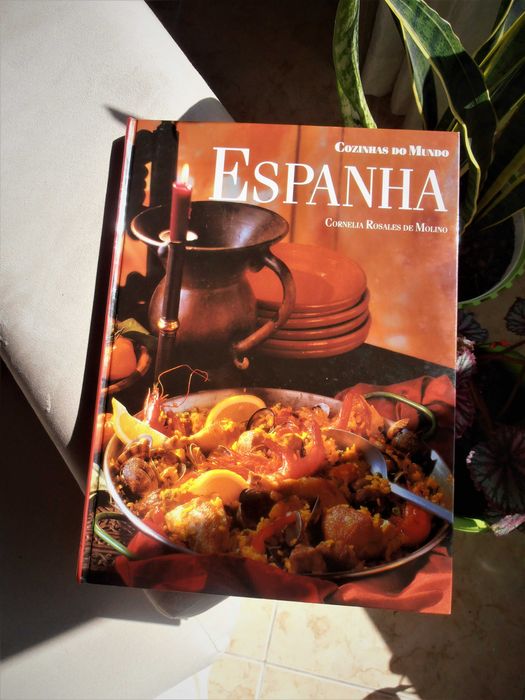 7 livros sobre a "Gastronomia de diversos Países".