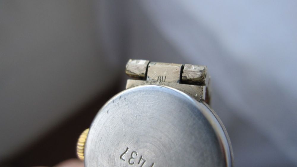 Часы Чайка 17 камней с позолотой времен СССР женские наручные часы