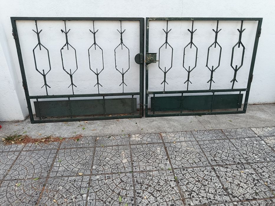 Portão de ferro.
