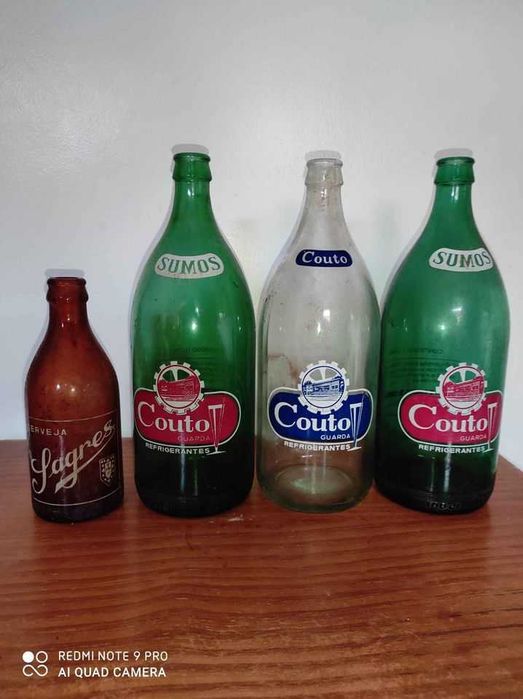 Conjunto de garrafas antigas