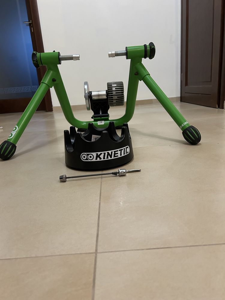 Trenażer KINETIC Road Machine+ kolo  jak nowy