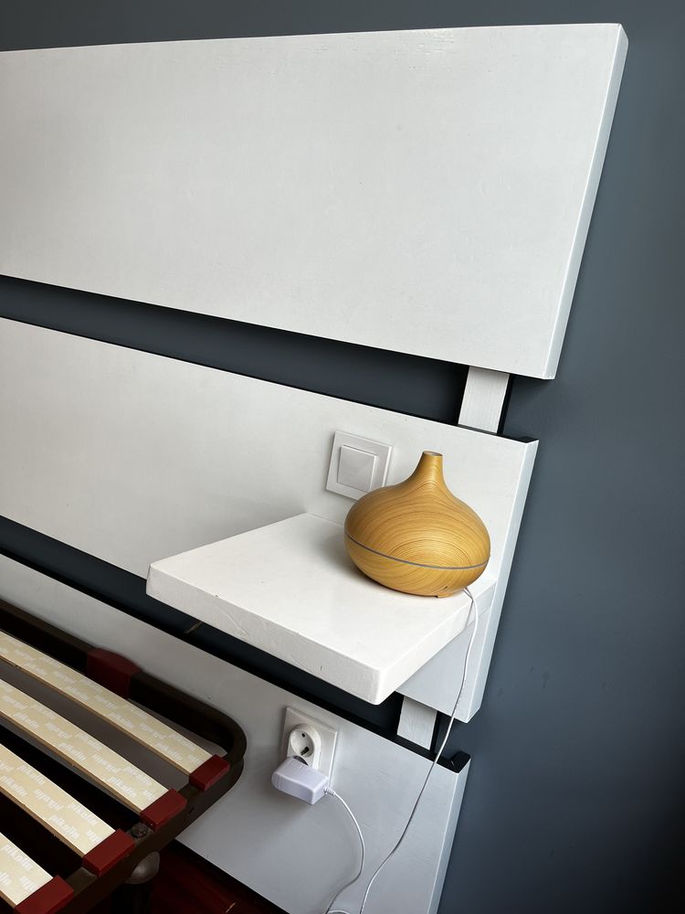 Estrutura de cama Pikolin com cabeceira de madeira maciça led embutido
