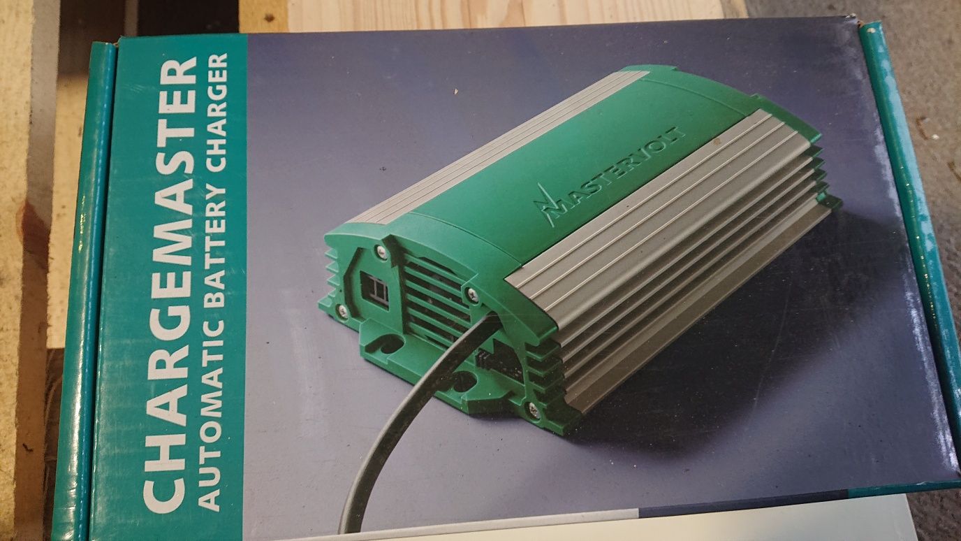 Prostownik do akumulatora ładowarka Master volt 24 V 6 A