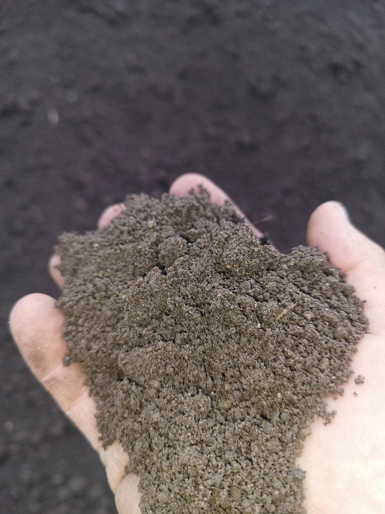 Ziemia ogrodowa siana piasek kamień koparka
