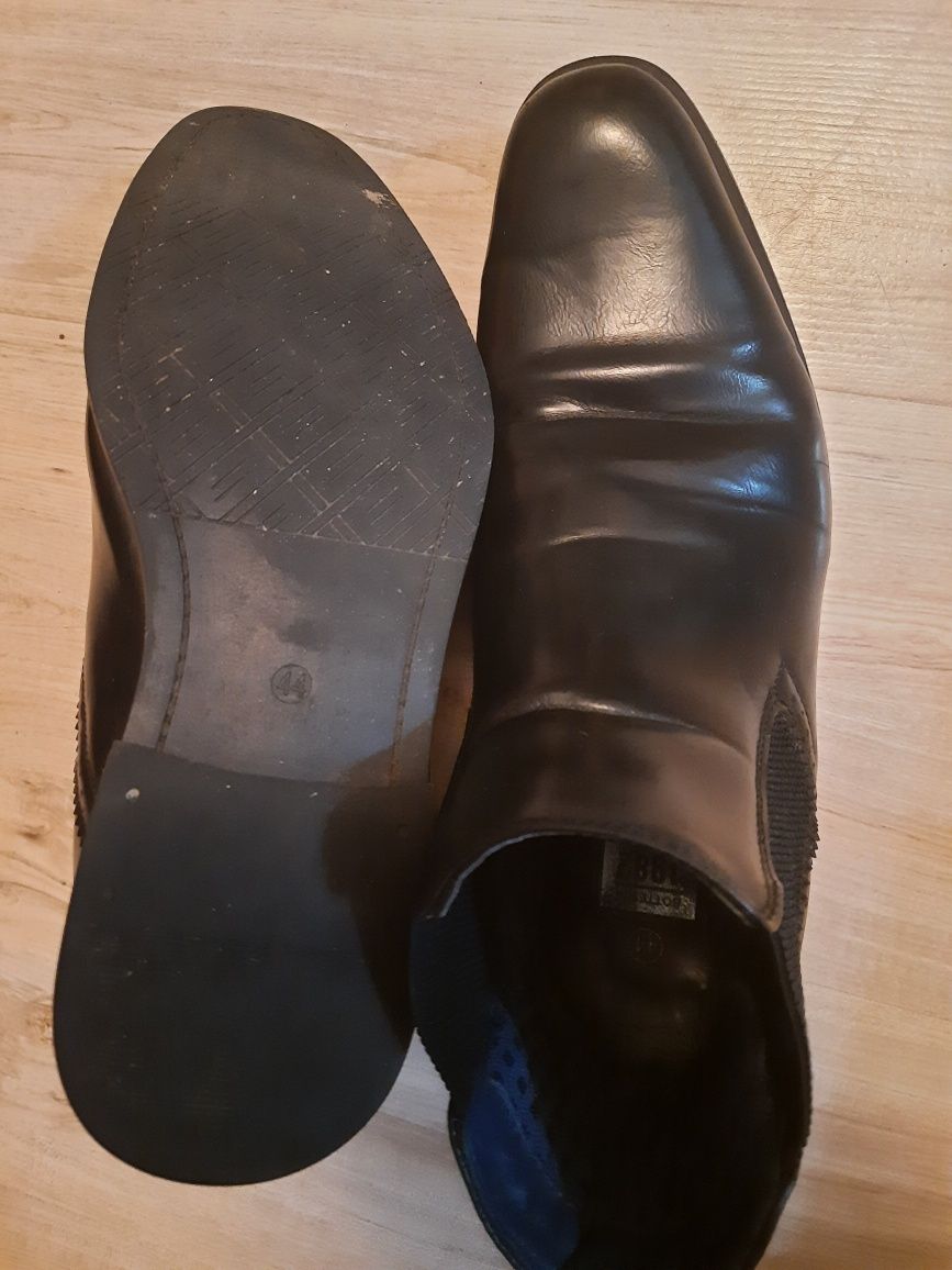 Buty męskie  rozmiar 44 w bardzo dobrym stanie