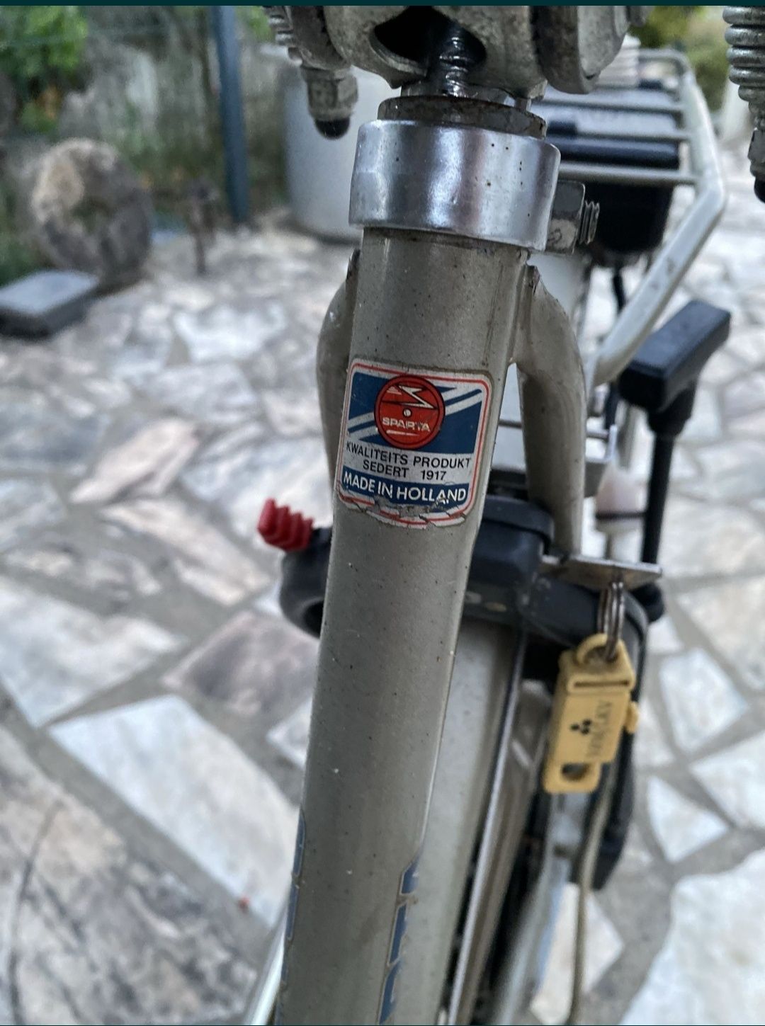 Bicicleta sparta com motor a gasolina de origem