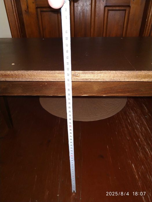 Столик невеликий, кофейный столик, стол