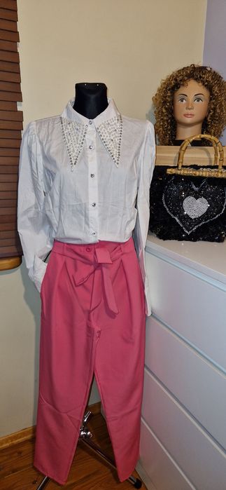 Koszula damska biala z zdobionym kołnierzykiem