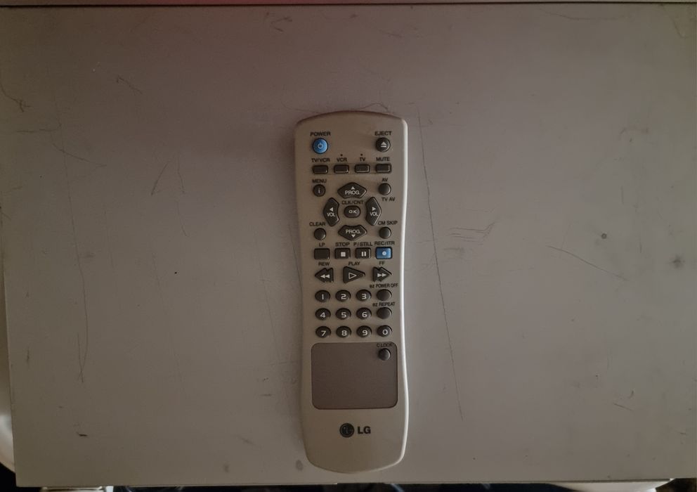 Відеомагнітофон LG