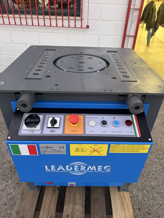 Maquina de Cortar e dobrar ferro (nova)