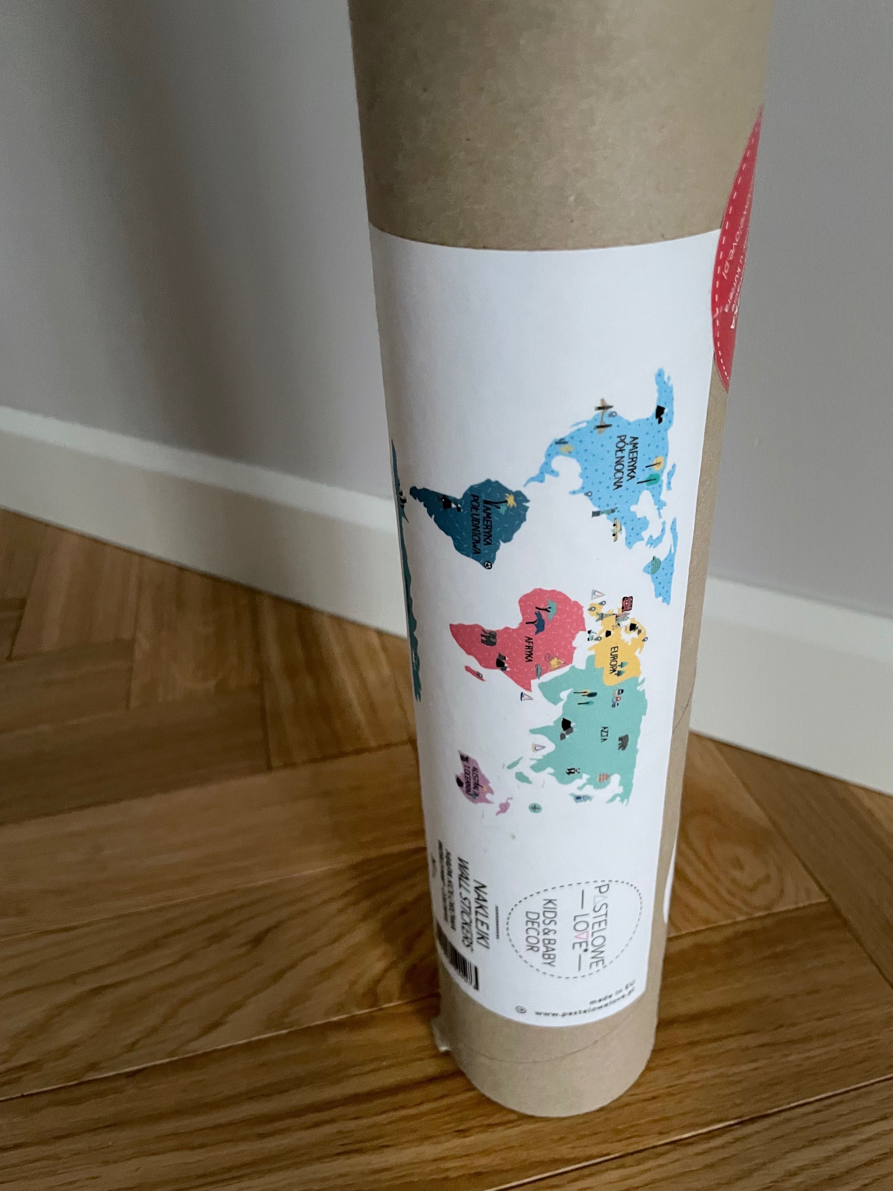Nowa naklejka Pastelowe Love mapa świata 130cm