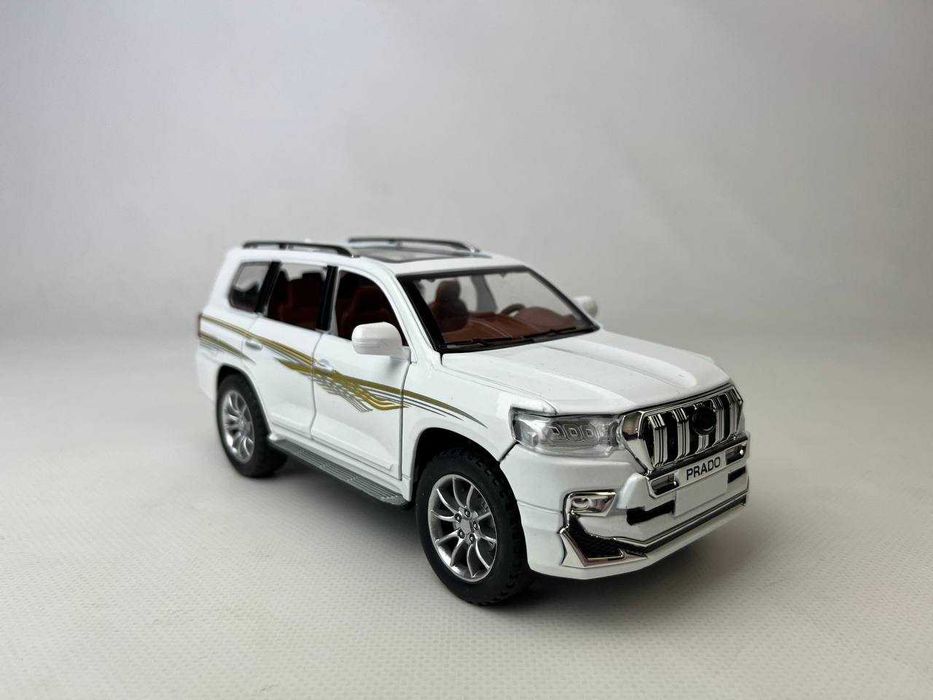 Металева Колекційна модель 1:24 Toyota Prado з підсвіткою фар, звуком