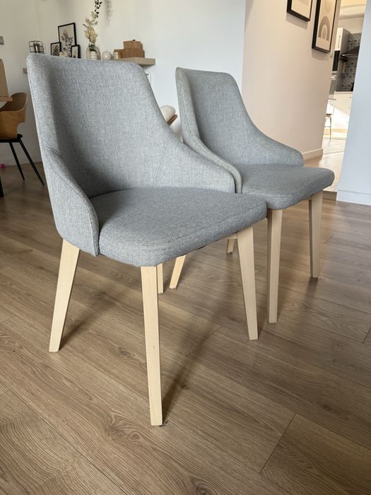 Krzesła szare z drewnianymi nogami 2 sztuki