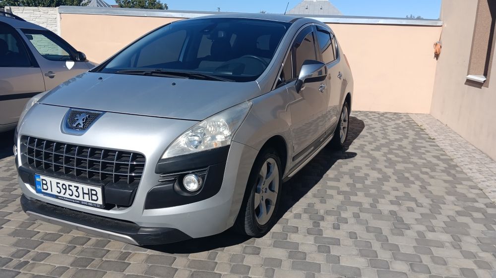 Продам автомобиль Пежо 3008.