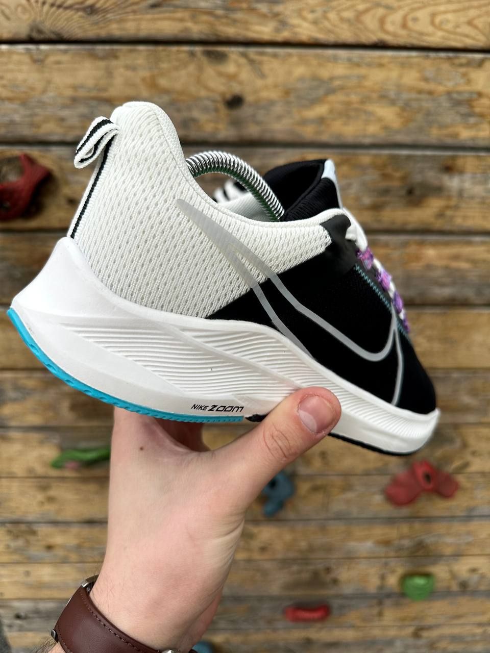 Кросівки Nike Air Zoom 

• made in Vietnam
• Вес
