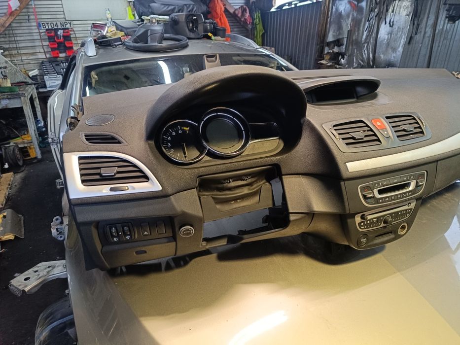 Deska , kokpit , komplet. Renault Megane 3.