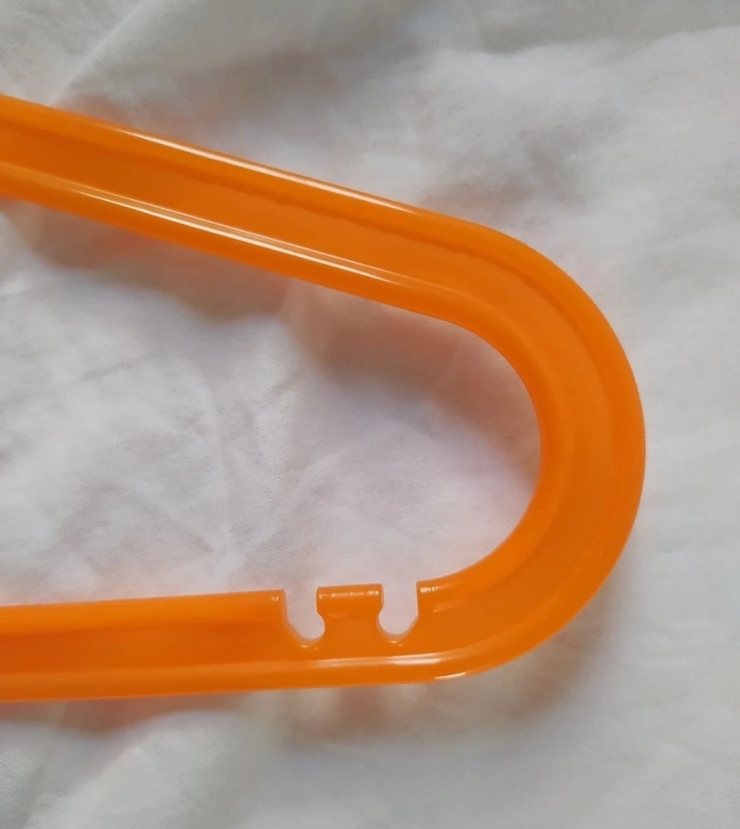 Zestaw kolorowych plastikowych wieszaków 11 sztuk, 33 cm szerokość